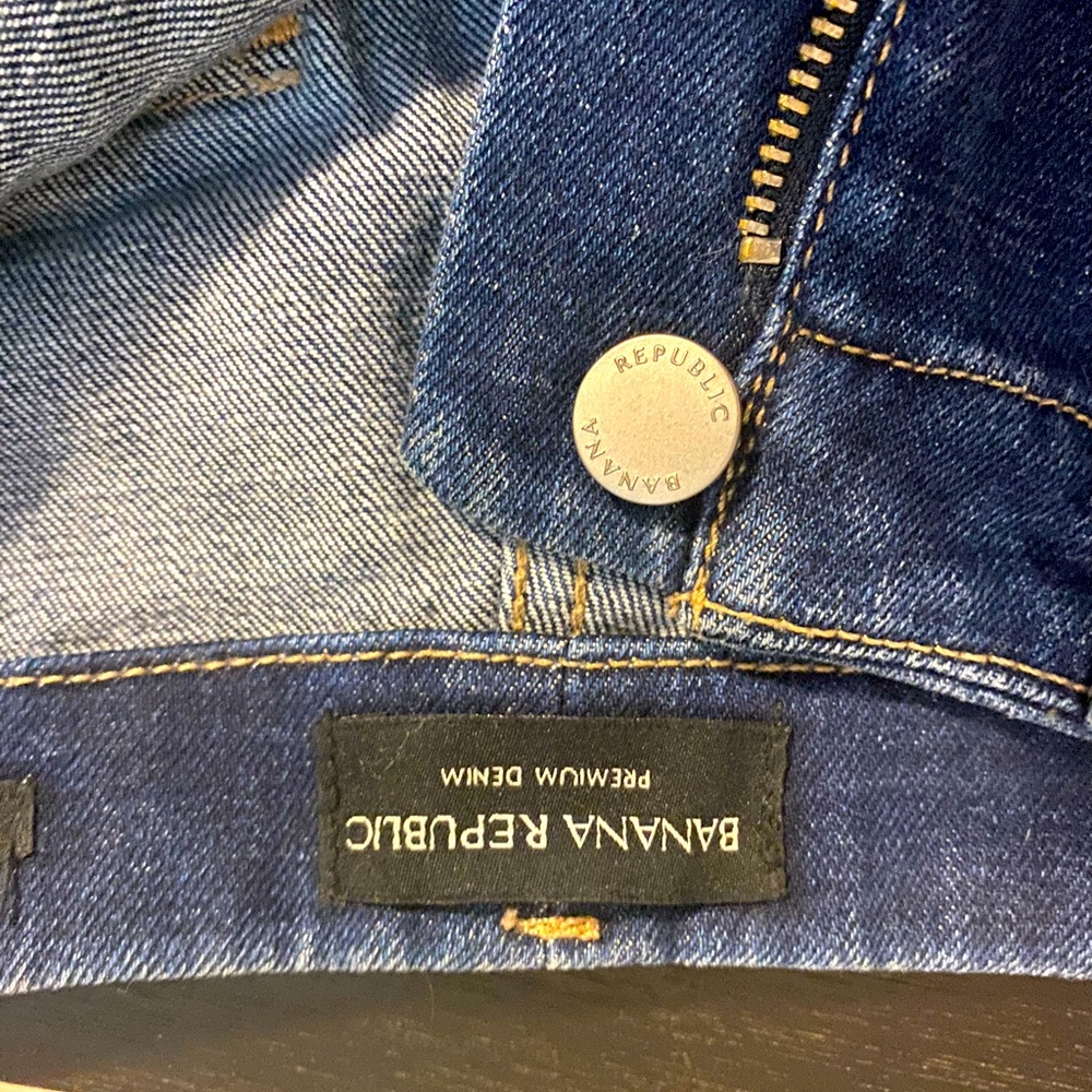 Brand new Banana Republic shorts w tags.